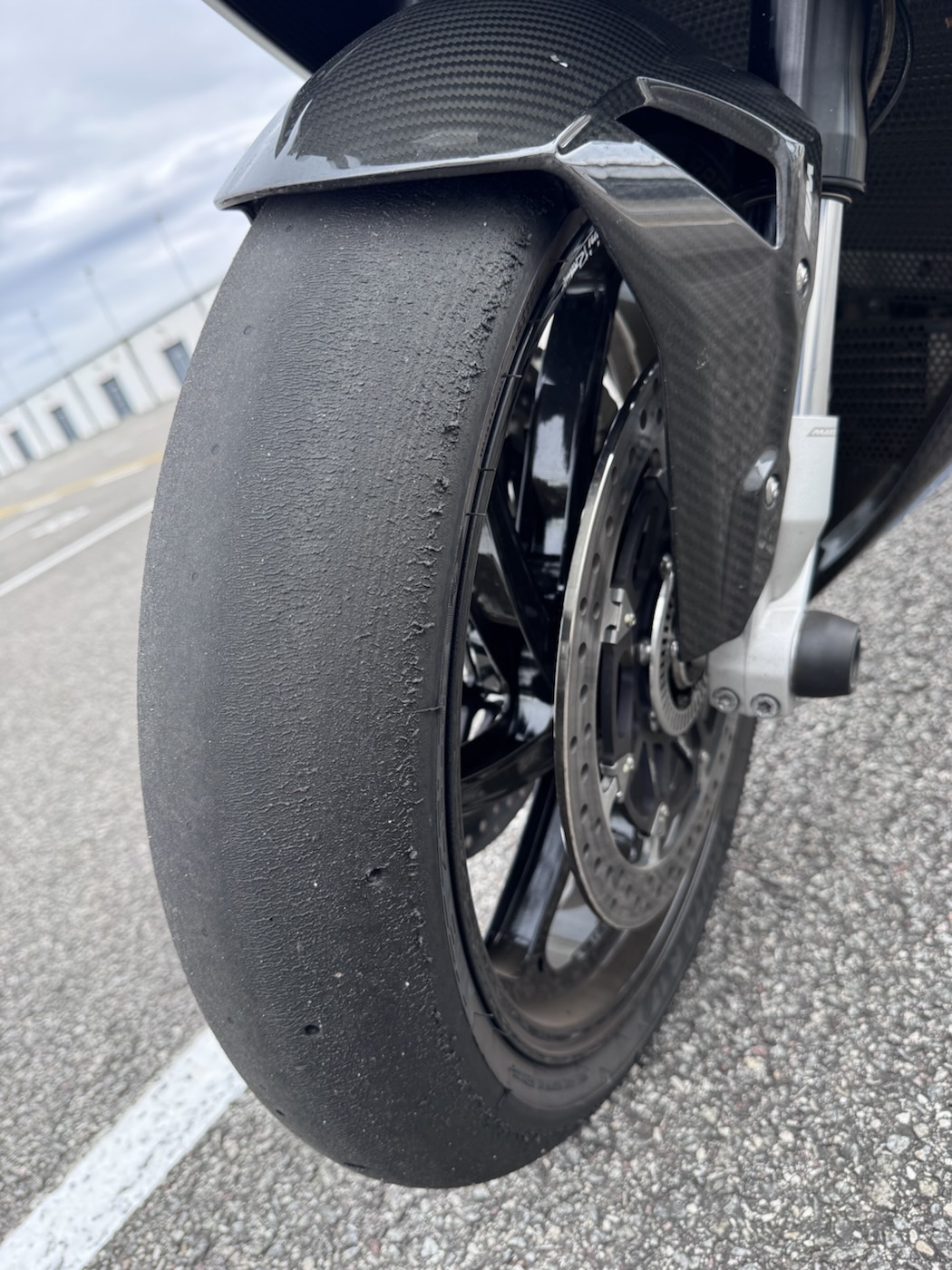 Front slick with graining at the edge, carbon fender above